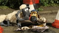 Shaun das Schaf – Oh weh! Die Einladungen zum großen Fest sind völlig verdreckt. Shaun hat die rettende Idee.
