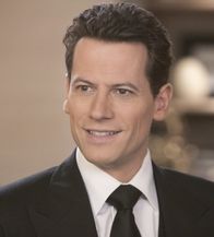 Ringer – Immer wieder ist Andrew (Ioan Gruffudd) von der "neuen" Sioban überrascht ...