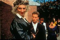 Der bewegte Mann – Axel (Til Schweiger, r.) ist wenig erfreut, als sein schwuler Freund Walter (Rufus Beck, l.) bei seiner Hochzeit auftaucht ...