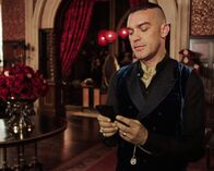 The Royals – Cyrus (Jake Maskall) zwingt Limas dazu, ihren Plan weiter zu verfolgen, obwohl Eleanor ihren Bruder eigentlich an ihrer Seite bräuchte ...
