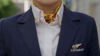 Das System Ryanair - Die Tricks des Billigfliegers – Flugbegleiterin und Flugbegleiter zu sein, gilt für viele als Traumjob. Crewmitglieder der Airline prangern jedoch unzumutbare Arbeitsbedingungen und ein knallhartes Management an.