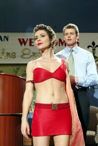 Charmed - Zauberhafte Hexen – Nachdem Jason (Eric Dane, r.) nach 15 Monaten zufällig entdeckt hat, dass Phoebe (Alyssa Milano, l.) eine Hexe ist, beginnt die Beziehung zwischen den beiden zu kriseln ...