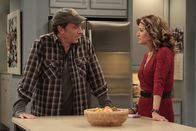 Last Man Standing – Jim (Mike Rowe, l.); Vanessa (Nancy Travis, r.)