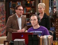 The Big Bang Theory – L-R: Leonard Hofstadter (Johnny Galecki), Sheldon Cooper (Jim Parsons), Penny (Kaley Cuoco)