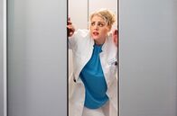 In aller Freundschaft – Was ist Miriam Schneider (Christina Petersen) im Fahrstuhl passiert?