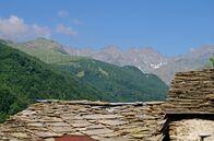 Heimat in den Alpen – Über den Dächern von Ostana.