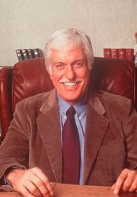 Diagnose: Mord – Der sympathische Arzt Dr. Sloan (Dick Van Dyke).
