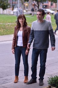 Man Seeking Woman – Whitney (Minka Kelly, l.); Josh Greenberg (Jay Baruchel, r.)