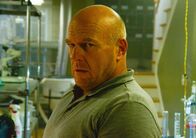 Under the Dome – Noch ahnt Big Jim (Dean Norris) nicht, dass die Kuppel ihn und alle Bewohnern von Chester's Mill vor einer grausamen Naturkatastrophe beschützen wird ...