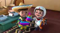 Super Wings – Die beiden haben sich jeder eine Piñata gewünscht.