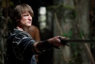 Camelot – Folge 4: Excalibur (Lady Of The Lake) Leontes (Philip Winchester) wird als Ritter König Arthurs von Gawain trainiert.