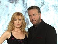 CSI - Den Tätern auf der Spur – Catherine Willows (Marg Helgenberger) und Gil Grissom (William Petersen) vom CSI-Team der Polizei von Las Vegas haben einen neuen Fall: Nach einer tödlichen Schießerei flüchtet der Täter mit einer Geisel. Willie Cuttler wird zudem verdächtigt, seine Frau sowie zwei Kollegen ermordet zu haben. Als Brass den Befehl zur Stürmung gibt, fallen Schüsse und Brass sinkt getroffen zu Boden¼ +++ Die Verwendung des sendungsbezogenen Materials ist nur mit dem Hinweis und Verlinkung auf RTL+ gestattet. +++; Catherine Willows (Marg Helgenberger) und Gil Grissom (William Petersen) vom CSI-Team der Polizei von Las Vegas haben einen neuen Fall: Nach einer tödlichen Schießerei flüchtet der Täter mit einer Geisel. Willie Cuttler wird zudem verdächtigt, seine Frau sowie zwei Kollegen ermordet zu haben. Als Brass den Befehl zur Stürmung gibt, fallen Schüsse und Brass sinkt getroffen zu Boden¼ +++ Die Verwendung des sendungsbezogenen Materials ist nur mit dem Hinweis und Verlinkung auf RTL+ gestattet. +++