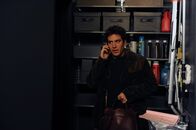 How I Met Your Mother – Bei der Rettung von Robin landet Ted (Josh Radnor) selbst in Barneys Wandschrank ...