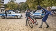 Die Pfefferkörner – Jonny kann die Flucht von Lara stoppen.