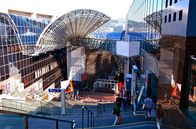 Eisenbahn-Romantik – Kyoto Station - der futuristische Bau von Hiroshi Hara setzte in den neunziger Jahren Maßstäbe in der Bahnhofsarchitektur. Die Glas- und Stahlkonstruktion ist siebzig Meter hoch und 470 Meter lang.