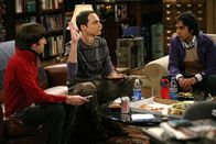 The Big Bang Theory – (v.li.) Simon Helberg (Howard), Jim Parsons (Sheldon), Kunal Nayyar (Rajesh).