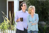 Modern Family – Claire (Julie Bowen), Phil (Ty Burrell)