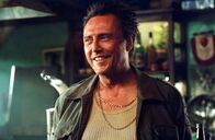 Welcome to the Jungle – Travis ist gefunden, aber die eigentlich so einfach scheinende Aufgabe, nämlich ihn zurückzubringen, hat ihre Tücken, da auch der Goldminenbesitzer und Sklaventreiber Hatcher (Christopher Walken) Interesse an Travis zeigt ...