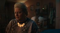 Extraordinary – Zwischen Jen (Máiréad Tyers, r.) und ihrer Mutter (Siobhán McSweeney, l.) kommt es zu einer großen Aussprache, die unausweichlich ist.