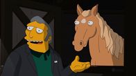 Die Simpsons – Mafiaboss Fat Tony wünscht sich nichts sehnlicher, als dass seine Rennstute endlich ein Champion-Fohlen auf die Welt bringt. Bart Simpson soll ihm mit seinen Voodoo-Künsten dabei behilflich sein ...