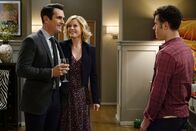 Modern Family – L-R: Phil Dunphy (Ty Burrell), Claire Dunphy (Julie Bowen), Luke Dunphy (Nolan Gould)