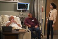 Man with a Plan – v.l.n.r.) Joe (Stacy Keach); Adam Burns (Matt LeBlanc); Marcy (Kali Rocha)