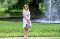 Sturm der Liebe – Rosalie (Natalie Alison) wartet auf Michael.