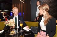 Alles oder Nichts – Kann Olaf (Thomas Morris, l.) seine Pläne in die Tat umsetzen?; Kann Olaf (Thomas Morris, l.) seine Pläne in die Tat umsetzen?