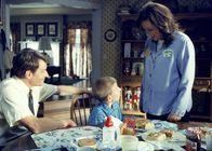 Malcolm mittendrin – Von links: Hal (Bryan Cranston), Dewey (Erik Per Sullivan) und Lois (Jane Kaczmarek)