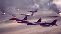 Luftkrieg – Amerikanische Kampfjets beherrschen bei der "Operation Desert Storm" den Luftraum und fliegen Angriffe auf irakische Stellungen und Infrastruktur.