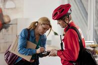 Danni Lowinski – Um ihrer besten Freundin Bea zu helfen, schreckt Danni (Annette Frier, l.) vor nichts zurück ...