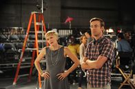 The Comedians – Kristen (Stephnie Weir, l.); Mitch (Matt Oberg, r.)