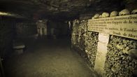 Lost Places – Bis zu Beginn des 19. Jahrhunderts sind die Gebeine von etwa 6 Millionen Pariser Einwohnern in die Katakomben überführt worden.