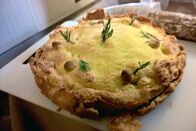 Cuisine Royale – Für ein großes Diner bereitet Edoardo Craviari ein Pasticcio Pallavicino zu.