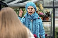 Sturm der Liebe – Melli (Bojana Golenac, r.) ist fassungslos über Valentinas (Paulina Hobratschk, l.) rücksichtsloses Verhalten.