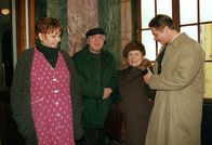 Kommissar Rex – (v.li.) Vera Borek (Frau Swoboda), Klaus Ofczarek (Herr Kaufmann), Hilde Sochor (Oma Nagl), Michael Dangl (Gerd Nagl).