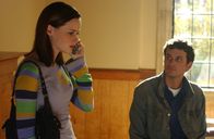 Gilmore Girls – Eigentlich wollten Rory (Alexis Bledel) und ihrer Freundin Paris ihre neuen Zimmer in Yale belegen, doch diese taucht einfach nicht auf. Rory beginnt sich Sorgen zu machen ...
