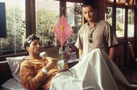 Klinik unter Palmen – (v.li.) Andreas Elsholz (Marc), Georg B. Lenzen (Robert).