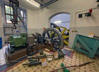 Eisenbahn-Romantik – Bergbahnen Dresden - Im Maschinenhaus der Bergstation steht der Antriebsmotor. Er fördert das Seil, mit dem die Wagen der Schwebebahn bewegt werden.