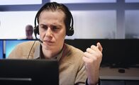 Unit 42 – Cigur (Real Siellez) beobachtet über eine Webcam junge Frauen.