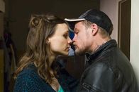 Danni Lowinski – Wie geht es mit Bea (Nadja Becker, l.) und Dustin (Matthias Koeberlin, r.) weiter?