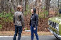 MacGyver – MacGyver (Lucas Till, l.); Desi (Levy Tran, r.)