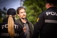 Kommissar Wisting – Tommy (Mads Sjørgård Pettersen) sorgt sich um seine Partnerin.