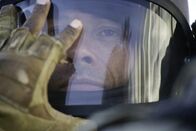 Tödliches Kommando - The Hurt Locker – Sergeant Matt Thompson (Guy Pearce) kommt bei einem Eintschäfungseinsatz ums Leben.