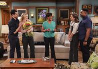 The Neighborhood – (v.l.n.r.) Dave Johnson (Max Greenfield); Gemma Johnson (Beth Behrs); Tina Butler (Tichina Arnold); Chloe (Alexandra Chando); Marty Butler (Marcel Spears)