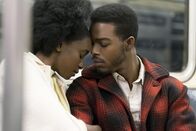 Beale Street – Tish (Kiki Layne) und ihr Freund Fonny (Stephan James) träumen von einem eigenen Zuhause. Doch als Afroamerikaner stoßen sie bei Vermietern immer wieder auf Ablehnung.