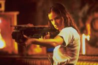 From Dusk Till Dawn – Unerschrocken bietet Kate (Juliette Lewis) den Vampiren die Stirn ...