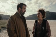 Rapa – Casal (Xavier Estévez, l.); Maite (Mónica López, r.)