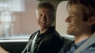 MacGyver – James MacGyver (Tate Donovan, l.); Angus MacGyver (Lucas Till, r.)