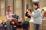 Friends – Rachel (Jennifer Aniston, l.) und Joey (Matt LeBlanc, r.) haben neue Freunde gefunden ...